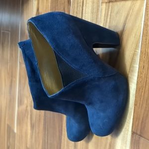 New Nine West booties. Navy blue suede. Size 6M.
